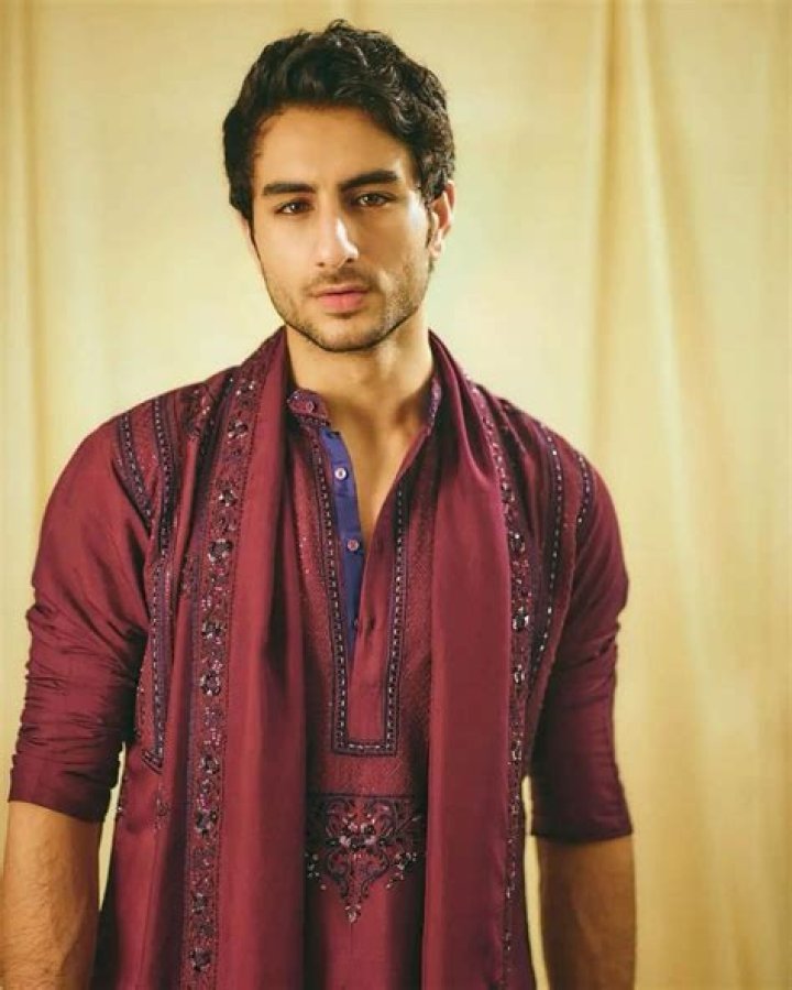 Ibrahim Ali Khan- Wiki, Age, Height, Net Worth, Girlfriend, Dating