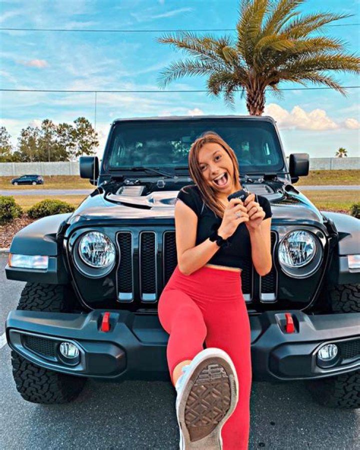 Jasmine Gonzalez- Bio, Age, Height, Boyfriend, Net Worth