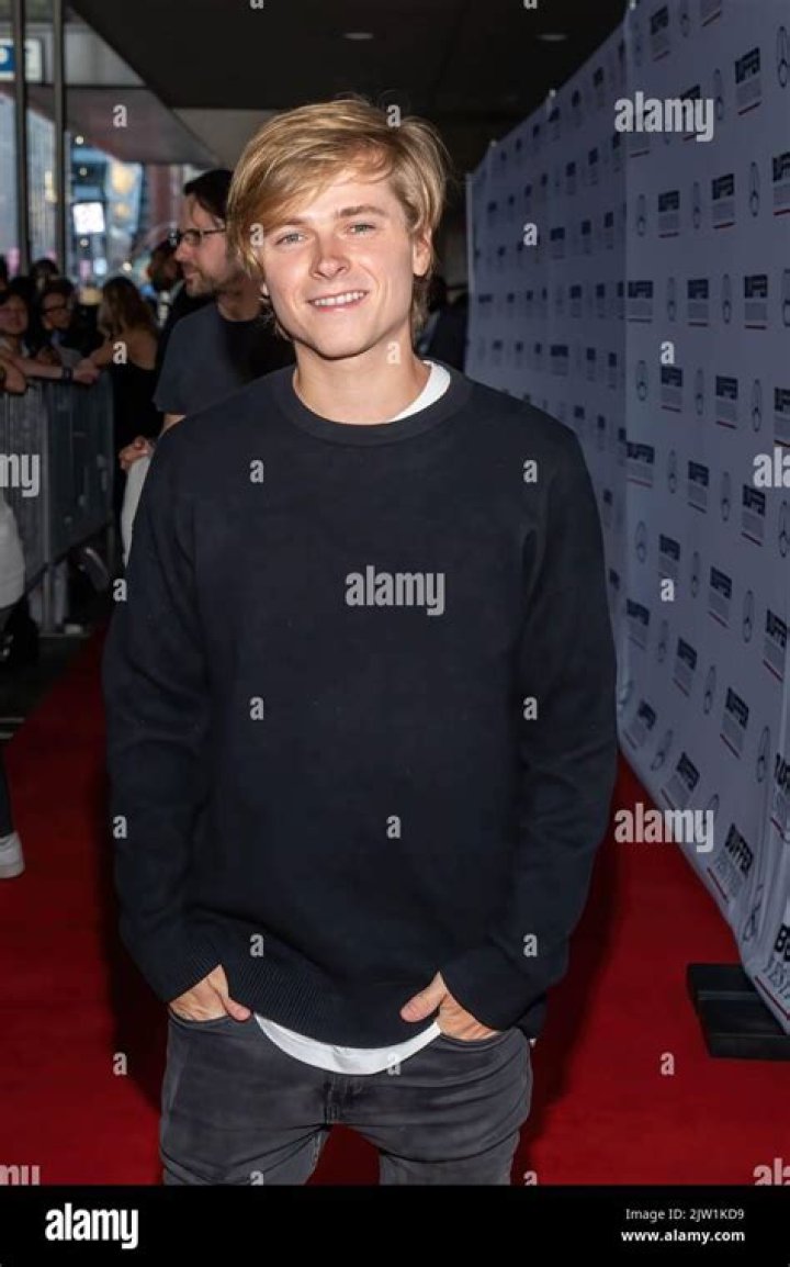 Luke Korns- Age, Net Worth, Height, Girlfriend, Career, Nationality