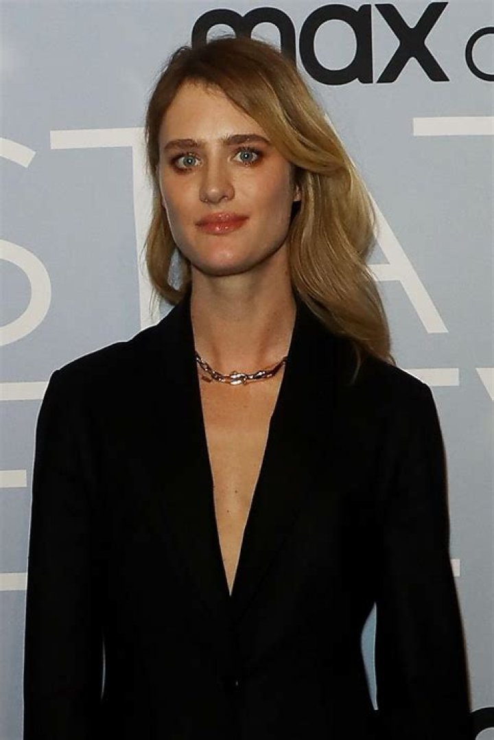 Mackenzie Davis- Net worth, Age, Boyfriend, Ethnicity, Height, Instagram, Career