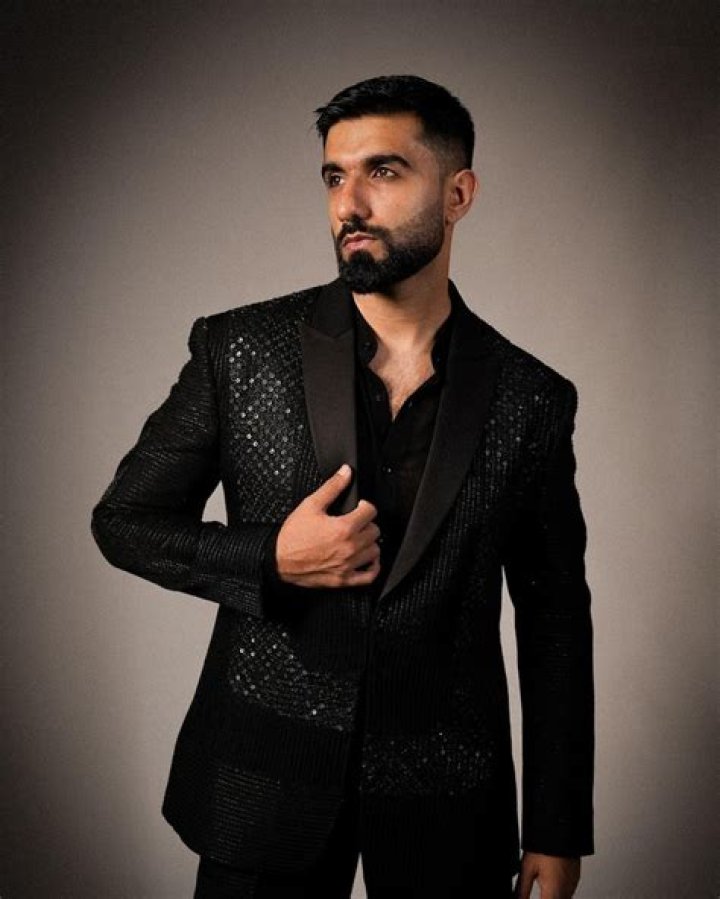 Manav Chhabra- Net Worth, Bio, Girlfriend, Height, Instagram, Career