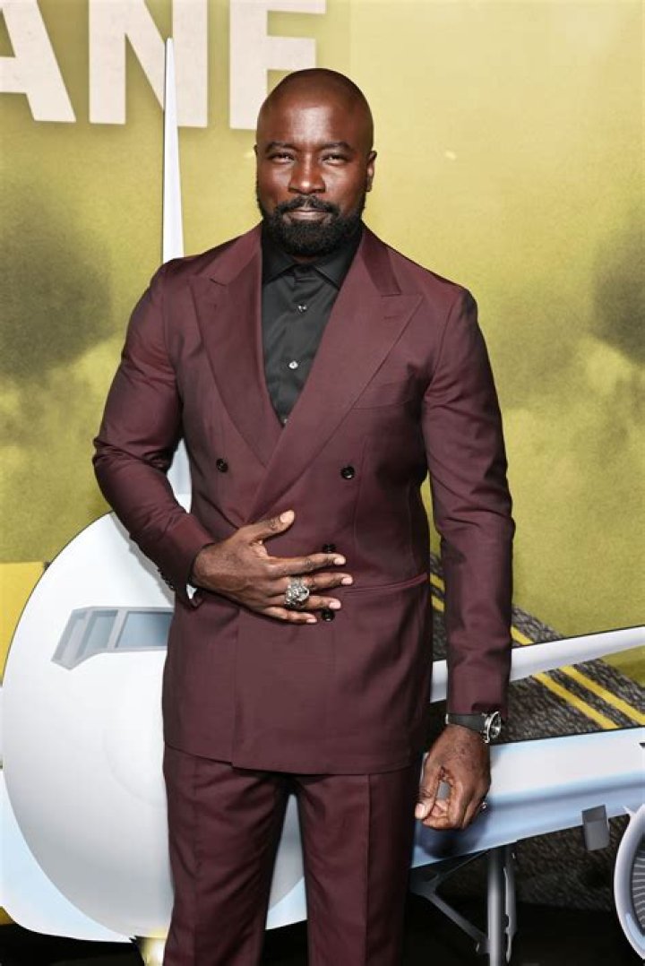 Who Is Mike Colter? Wiki, Age, Height, Net Worth, Wife, Marriage (Biographygist)