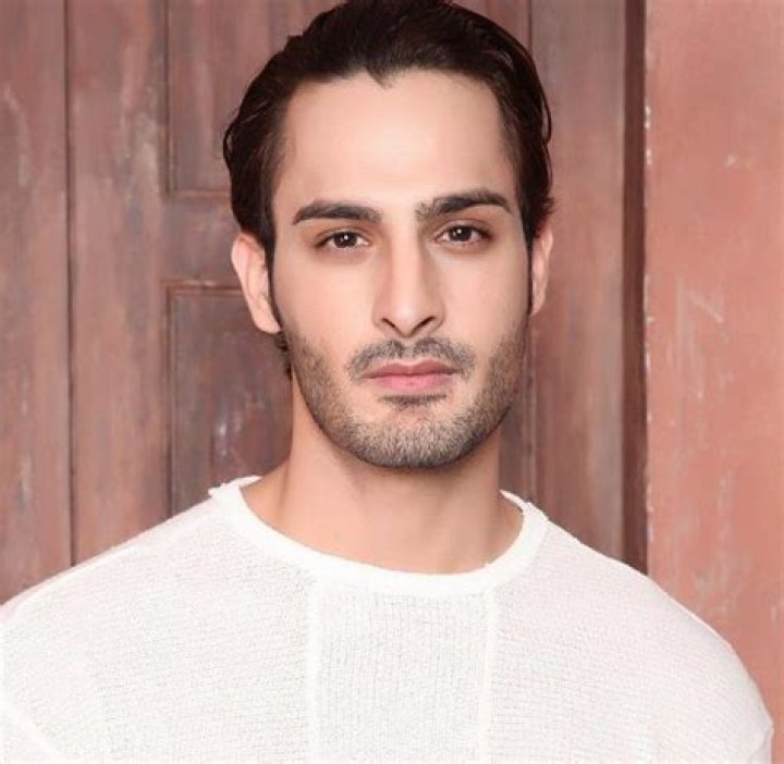 Umar Riaz- Biography, Girlfriend, Age, Height, Net Worth, Career