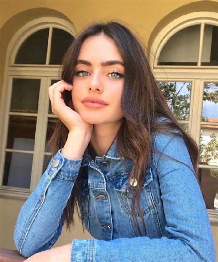 Yael Shelbia- Wiki, Age, Height, Net Worth, Boyfriend, Ethnicity